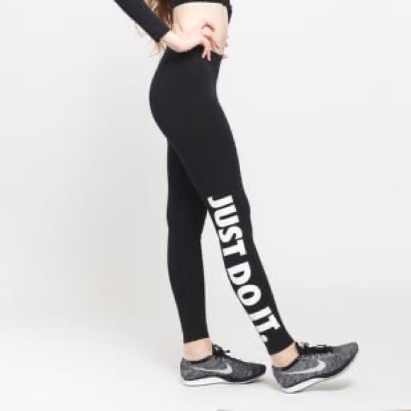 ✨SOLD✨NIKE WOMEN LEGGINGS - Picture 1 of 2
